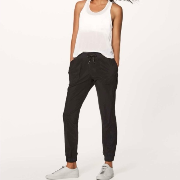 Lululemon Modern Netted Overlay Jogger in Black - Picture 14 of 16